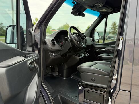 Used 2023 Mercedes-Benz Sprinter 2500 image 17