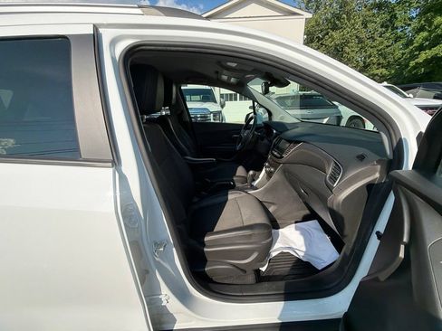 Used 2022 Chevrolet Trax LT w/ Sport Edition AWD/4WD image 48