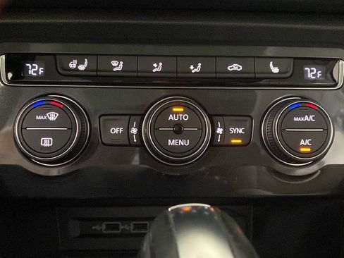 Used 2020 Volkswagen Tiguan SEL AWD/4WD image 17