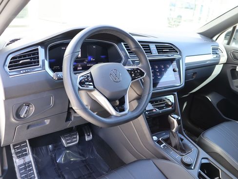 Used 2024 Volkswagen Tiguan SE R-Line AWD/4WD image 13