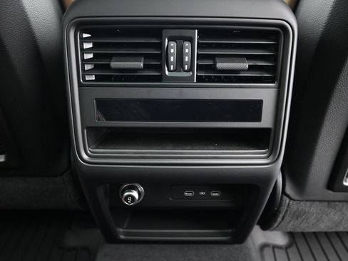 Certified 2026 Porsche Cayenne AWD/4WD image 8