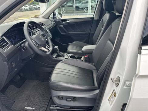 Certified 2024 Volkswagen Tiguan SE w/ Panoramic Sunroof Package AWD/4WD image 14