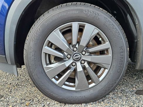 Used 2024 Nissan Pathfinder SV FWD image 8