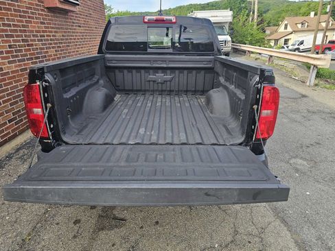 Used 2018 Chevrolet Colorado Z71 AWD/4WD image 2