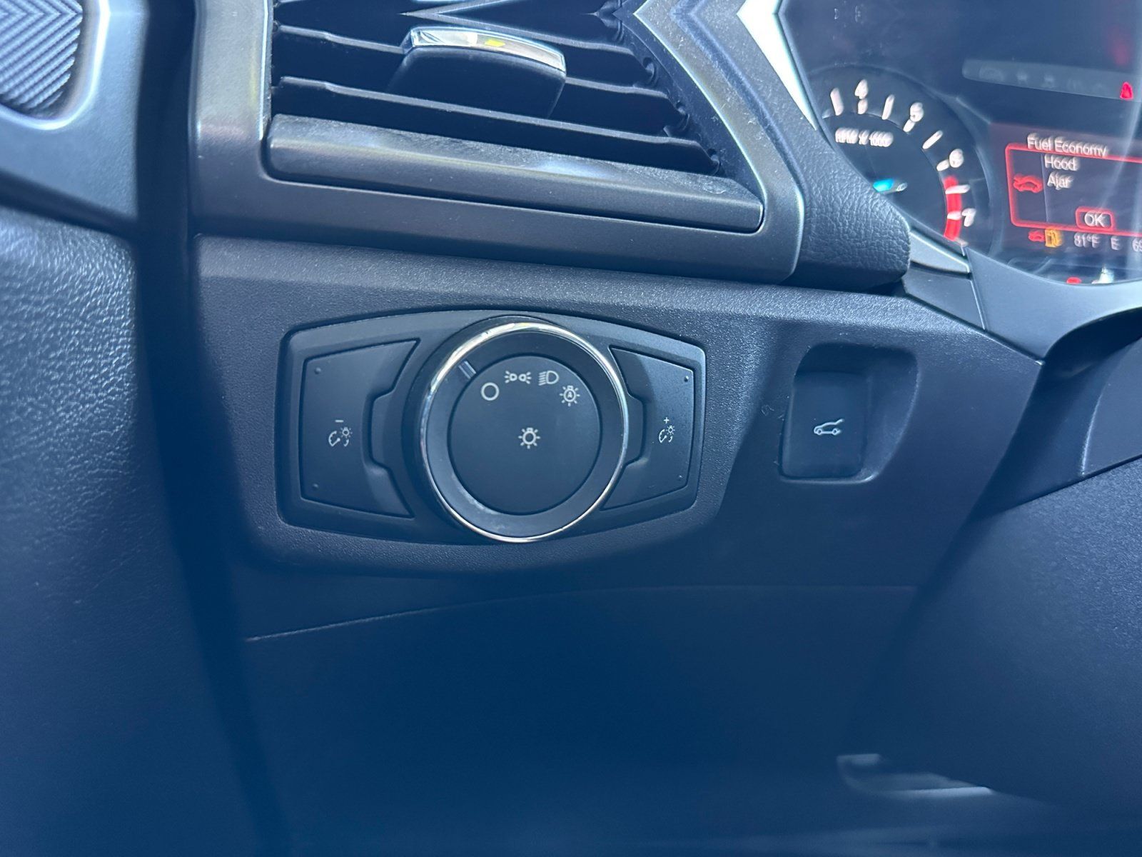 Used 2016 Ford Fusion SE FWD image 18