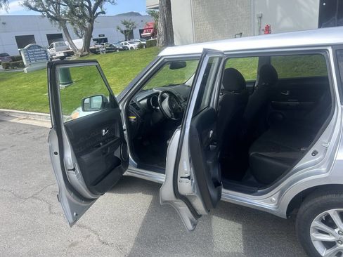 Used 2013 Kia Soul + image 8
