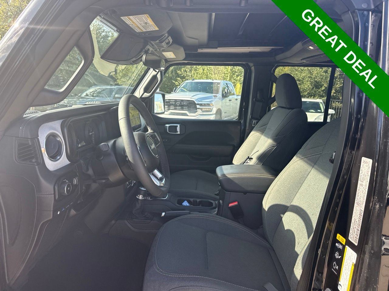 Used 2025 Jeep Wrangler Unlimited Sahara w/ Safety Group AWD/4WD image 16