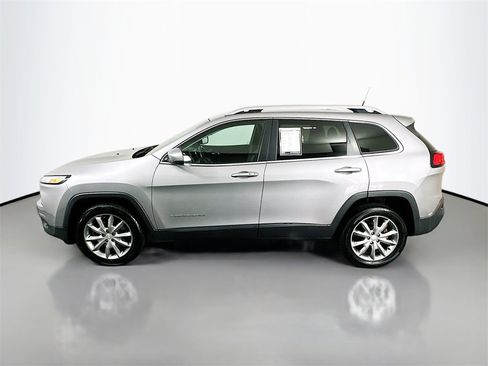 Used 2018 Jeep Cherokee Limited image 4