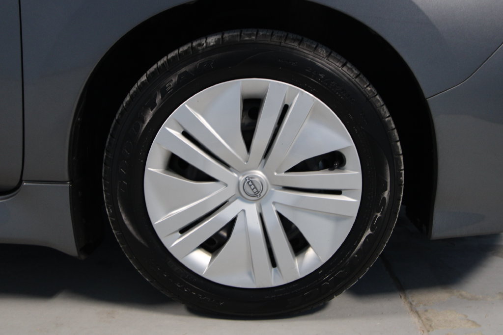 Used 2025 Nissan Leaf S FWD image 31