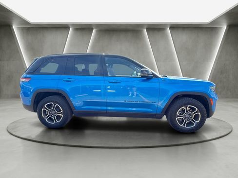 Used 2022 Jeep Grand Cherokee Trailhawk AWD/4WD image 8