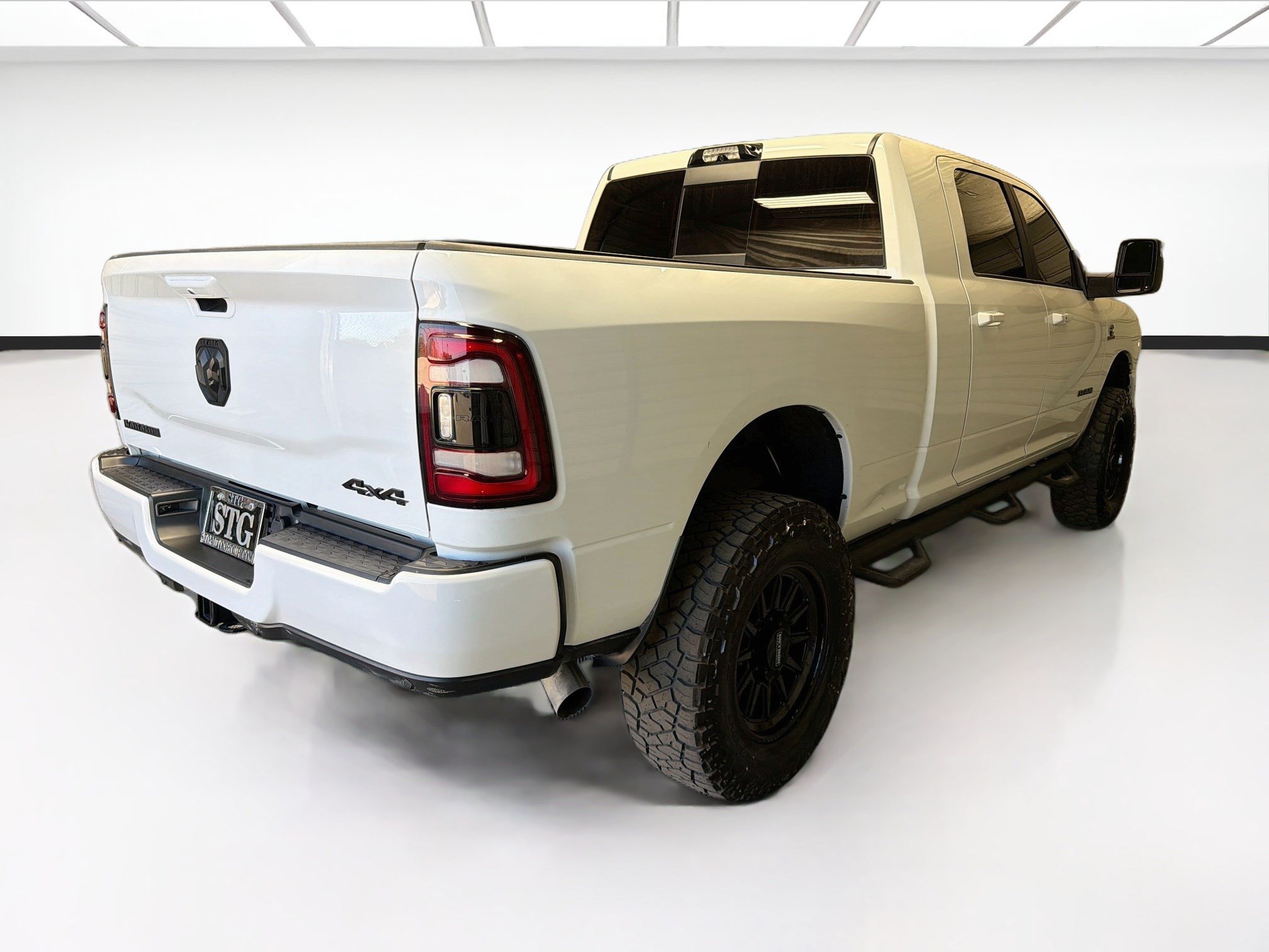 Used 2024 RAM 2500 Laramie w/ Night Edition AWD/4WD image 4