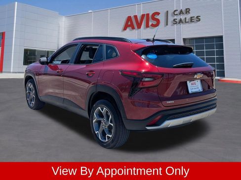 Used 2025 Chevrolet Trax LT w/ LT Convenience Package FWD image 9