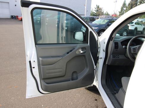 Used 2019 Nissan Frontier SV image 9