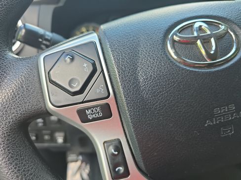 Used 2020 Toyota Tundra SR5 w/ SR5 Convenience Package AWD/4WD image 15
