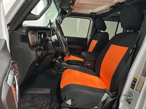 Used 2022 Jeep Gladiator Mojave w/ Cold Weather Group image 9