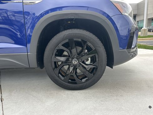 Used 2023 Volkswagen Taos SE image 13