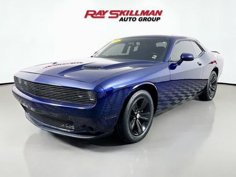 Used 2016 Dodge Challenger SXT image 3