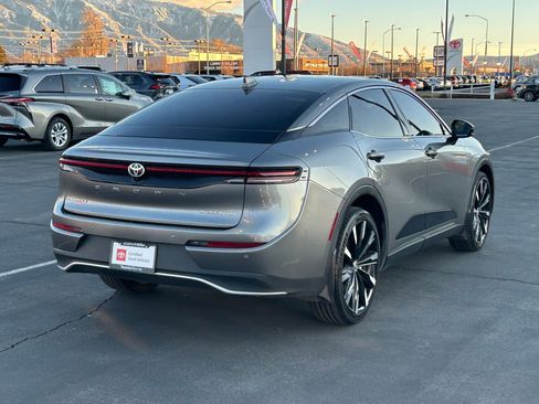 Used 2023 Toyota Crown Platinum image 5