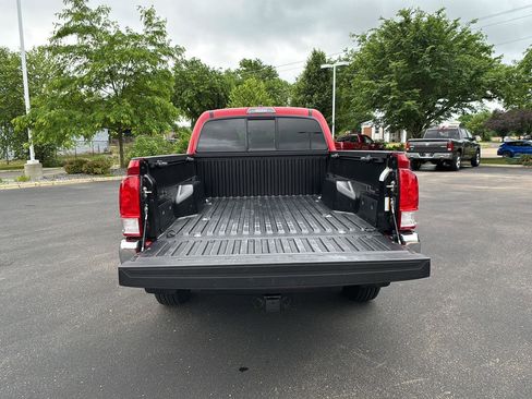 Used 2016 Toyota Tacoma SR5 w/ SR5 Appearance Package (SN) AWD/4WD image 14