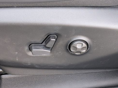 New 2026 Chrysler Voyager LX image 27