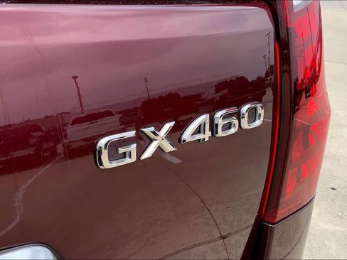 Used 2022 Lexus GX 460 Luxury w/ Sport Design Package AWD/4WD image 10