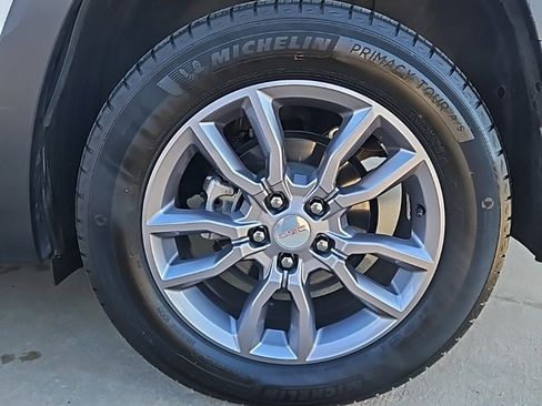 Used 2024 GMC Terrain SLT image 9