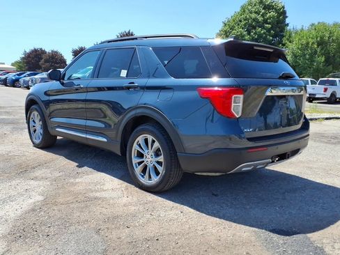 Used 2022 Ford Explorer XLT w/ Equipment Group 202A AWD/4WD image 6
