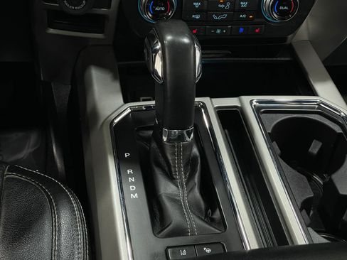 Used 2019 Ford F150 Lariat w/ Equipment Group 502A Luxury AWD/4WD image 30