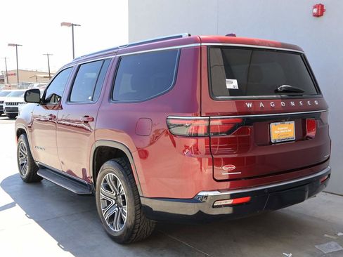 Used 2022 Jeep Wagoneer Series III AWD/4WD image 3