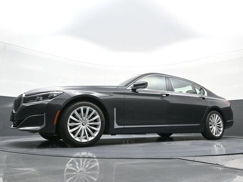 Used 2022 BMW 740i xDrive w/ Premium Package image 24