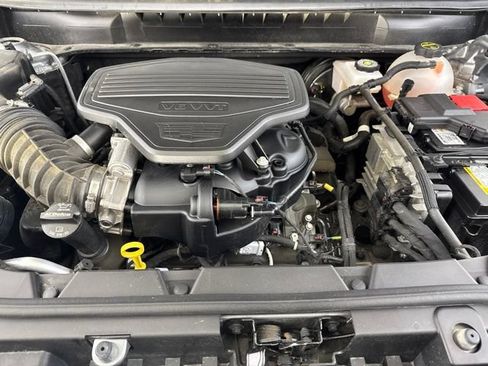 Used 2025 Cadillac XT5 Sportv w/ Technology Package AWD/4WD image 22