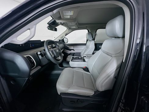 Used 2025 Ford Expedition Max Active AWD/4WD image 13