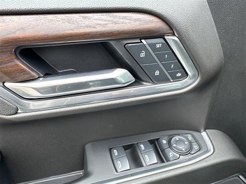 Used 2025 GMC Sierra 1500 SLT image 12