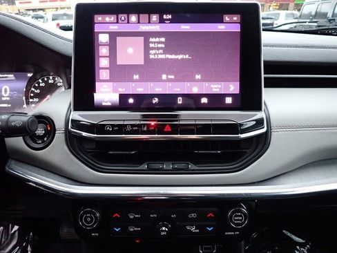 Certified 2022 Jeep Compass Limited image 25