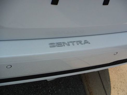 Used 2020 Nissan Sentra SV FWD image 11