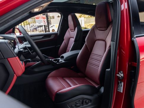 New 2026 Porsche Cayenne S image 5