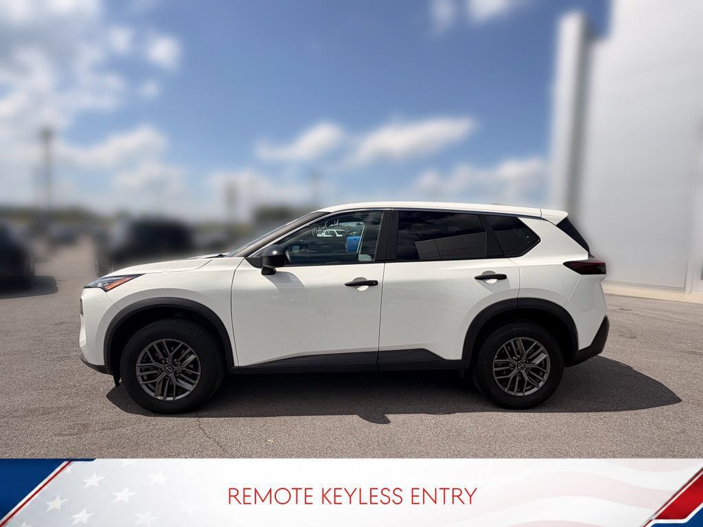 Used 2023 Nissan Rogue S AWD/4WD image 4