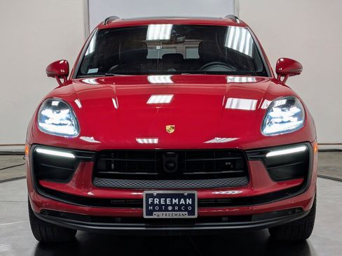 Used 2024 Porsche Macan w/ Premium Plus Package image 3