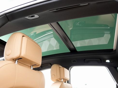 New 2026 Porsche Macan image 18