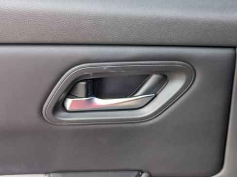 Used 2025 Nissan Rogue SV AWD/4WD image 27