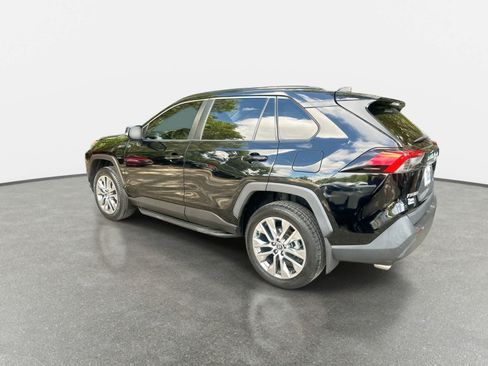 Used 2022 Toyota RAV4 XLE Premium FWD image 6