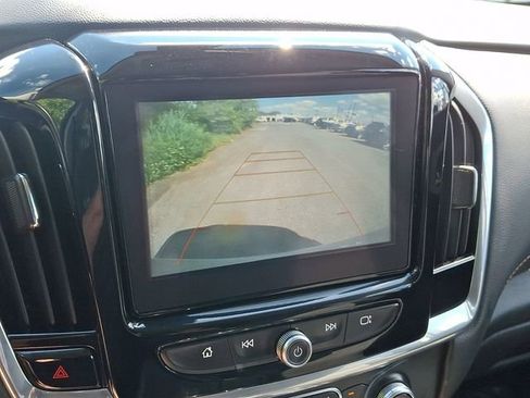Used 2018 Chevrolet Traverse LT FWD image 17