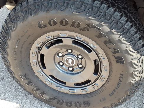 Certified 2025 Ford Bronco Badlands AWD/4WD image 8