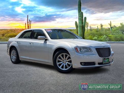 Used 2012 Chrysler 300 Limited RWD image 2
