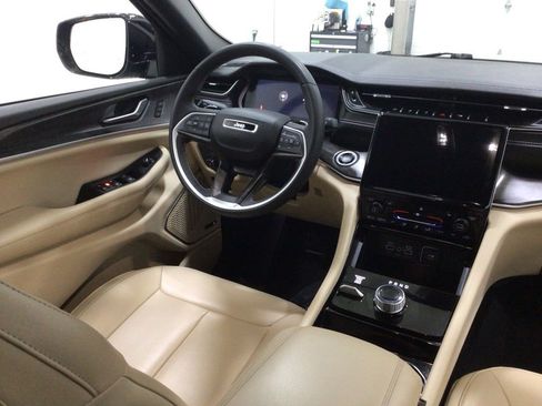 Used 2023 Jeep Grand Cherokee Limited w/ Trailer Tow Prep Group (B) image 15