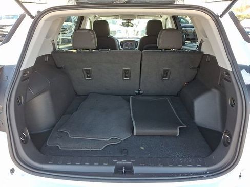 Used 2024 GMC Terrain SLE image 32