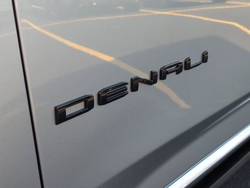 New 2026 GMC Yukon XL Denali w/ Denali Reserve Package AWD/4WD image 10