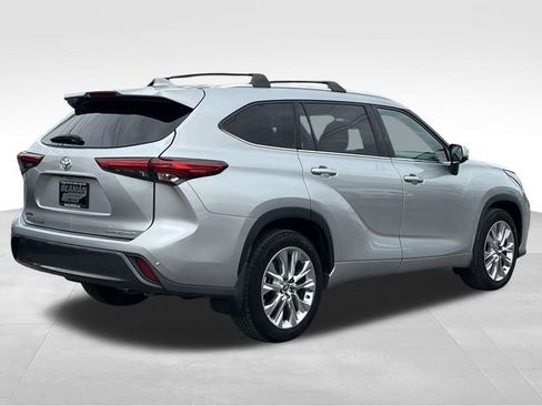 Used 2021 Toyota Highlander Limited image 7