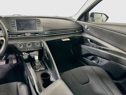 Certified 2025 Hyundai Elantra SE FWD image 26