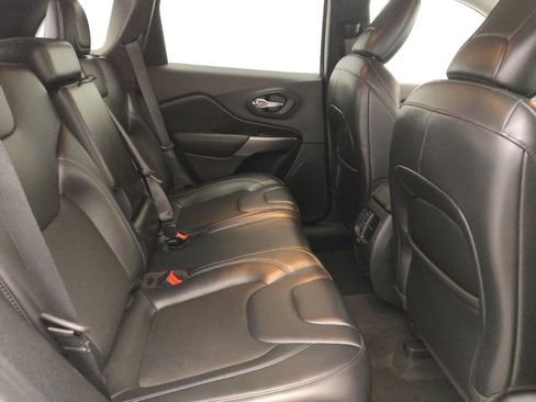 Used 2020 Jeep Cherokee Latitude Plus AWD/4WD image 19